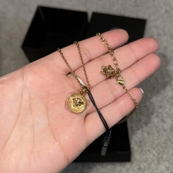 NIB Versace Medusa Head Patent Necklace in Gold - Picture 2 of 3